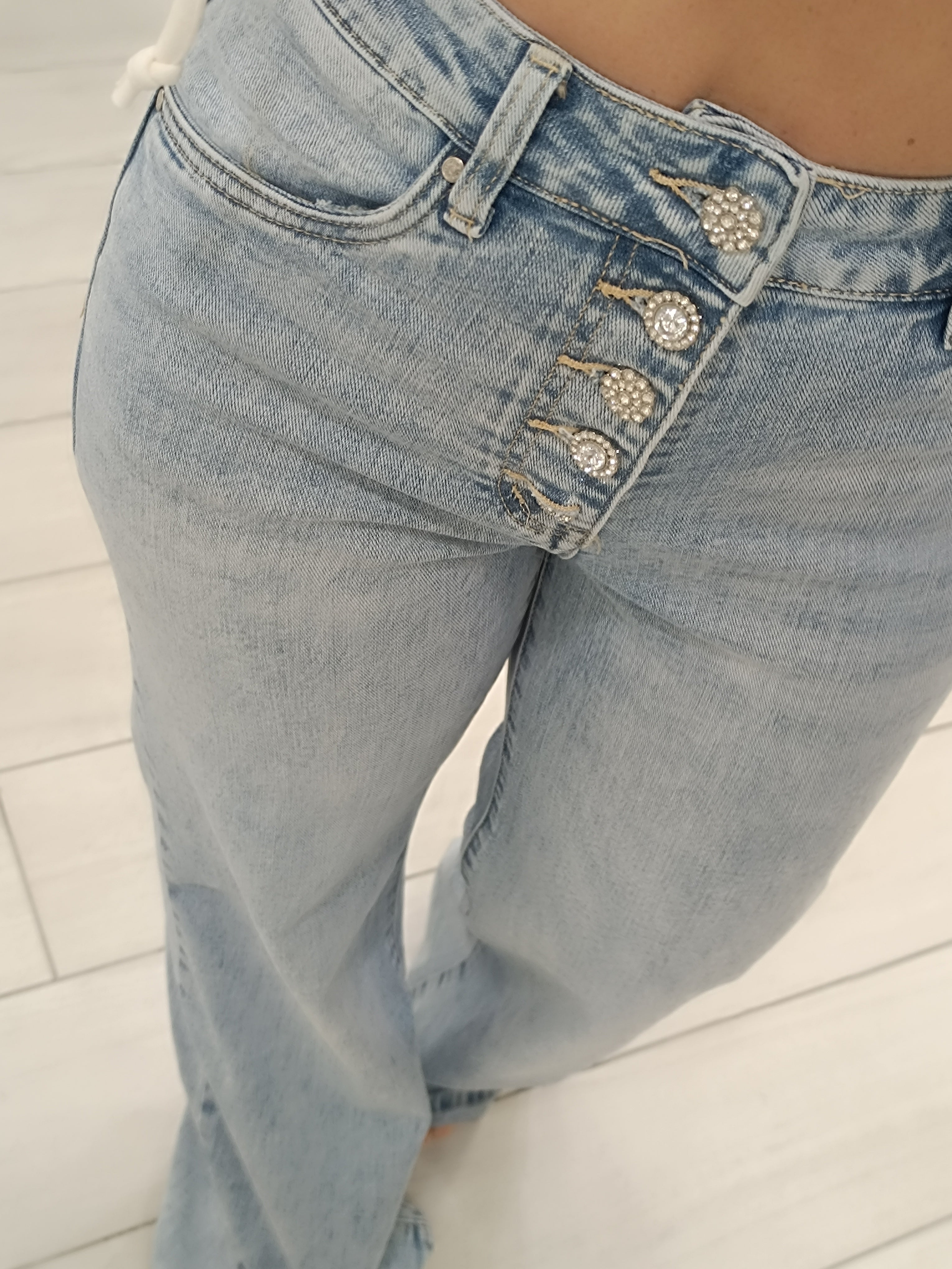 Jeans con Bottoni Gioiello