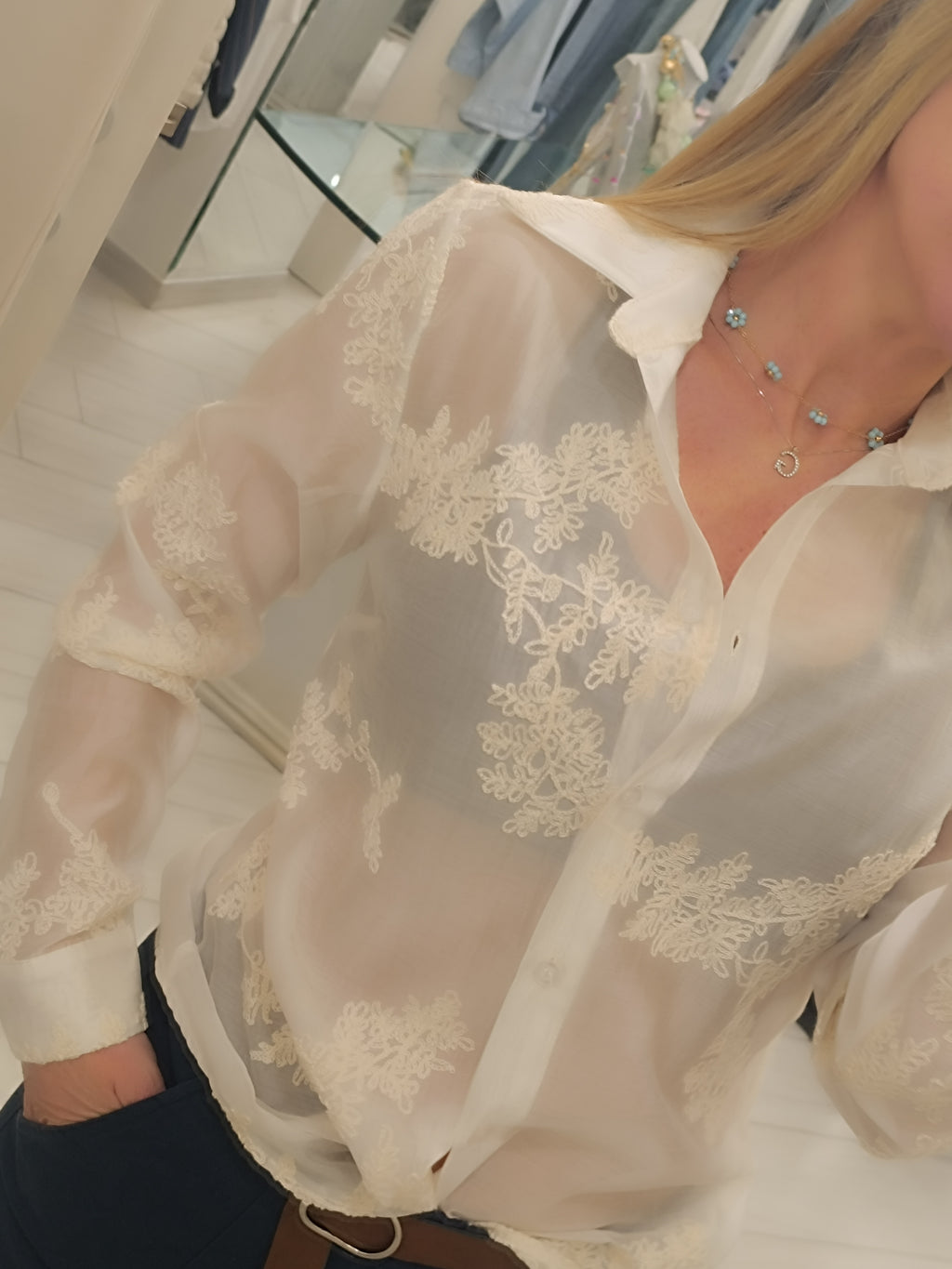 Camicia ricamata