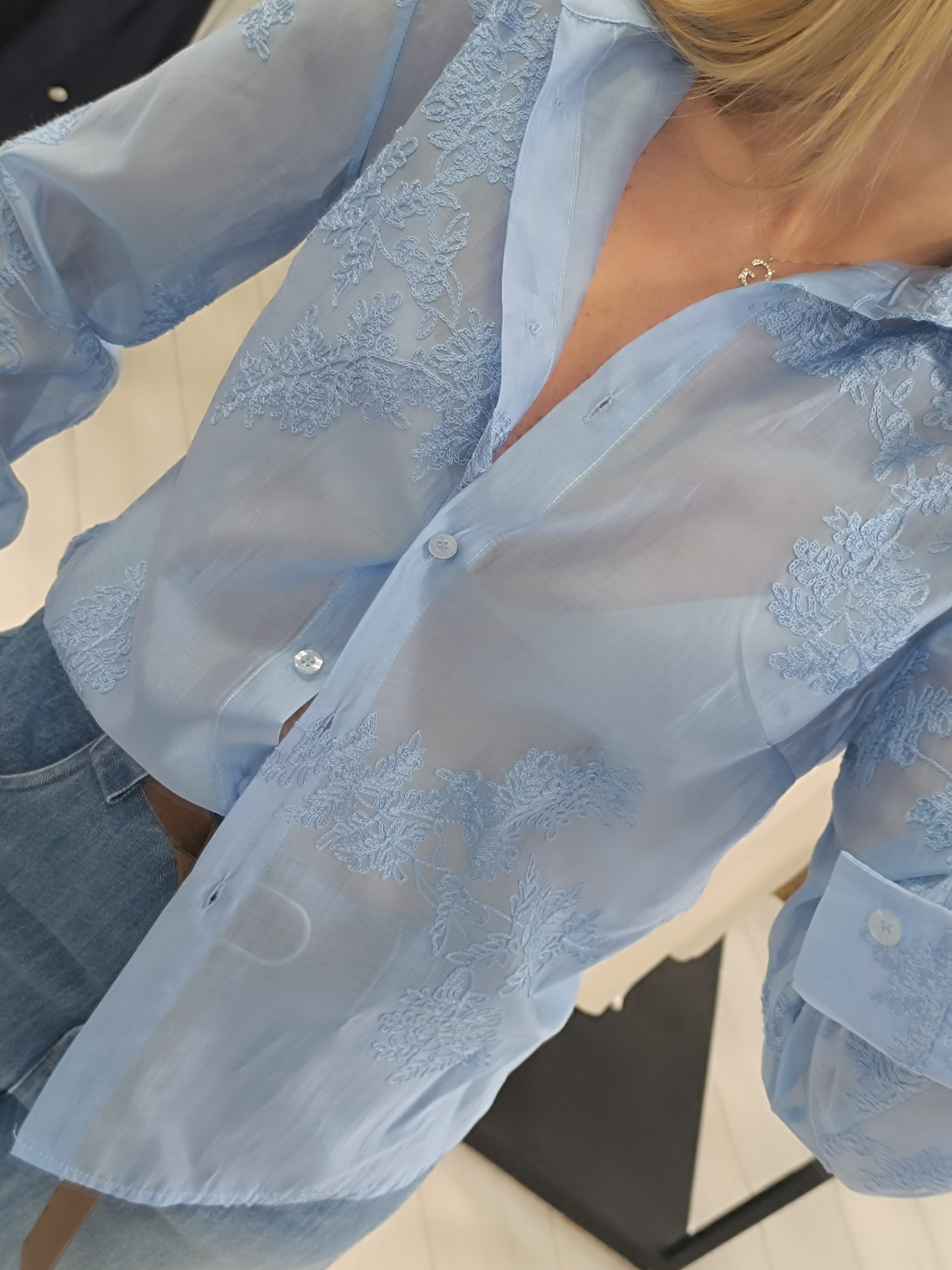 Camicia ricamata